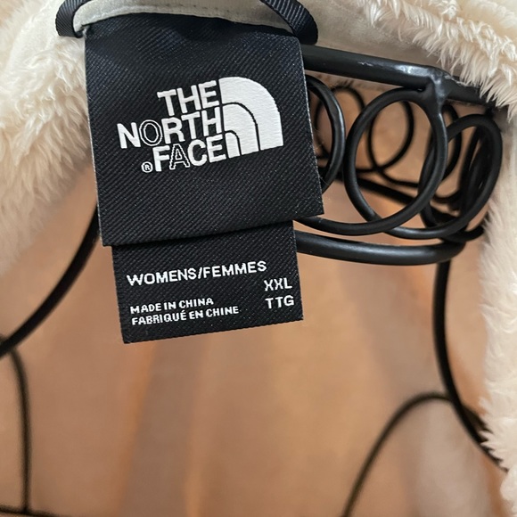 The north face hot pullover - Picture 3 of 3